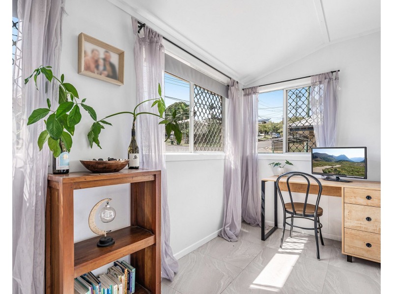 42 Roseneath Parade, Wynnum West QLD 4178