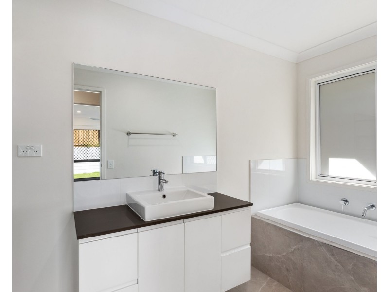 10 Silvertail Street, Redbank Plains QLD 4301