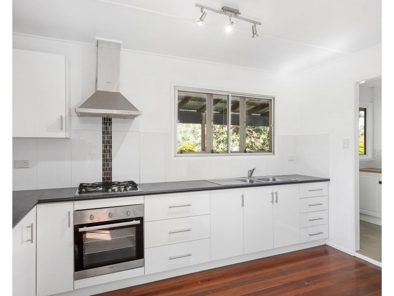 6 Peacock Street, One Mile QLD 4305