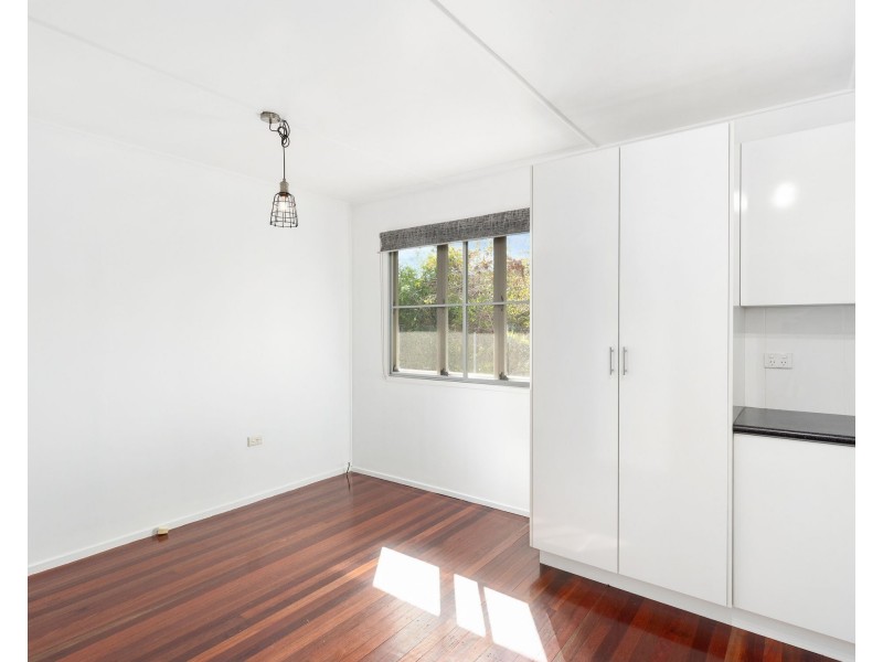 6 Peacock Street, One Mile QLD 4305