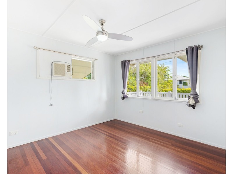 6 Peacock Street, One Mile QLD 4305