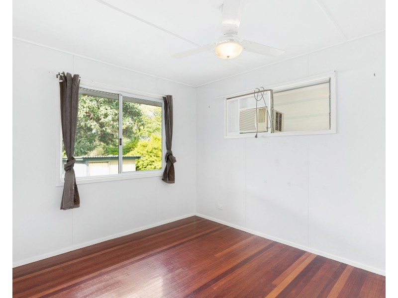 6 Peacock Street, One Mile QLD 4305