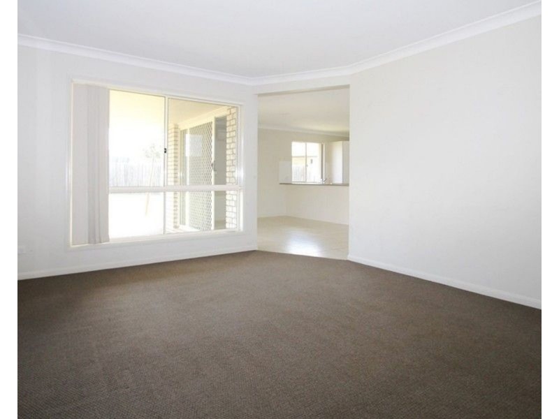 11 Spoonbill Court, Lowood QLD 4311