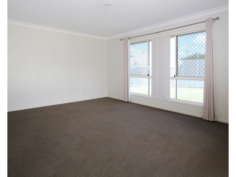 11 Spoonbill Court, Lowood QLD 4311