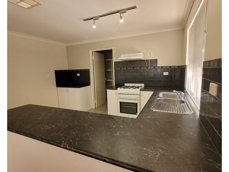 208 Almond Ave, Bakers Hill WA 6562