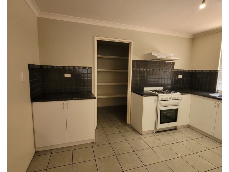 208 Almond Ave, Bakers Hill WA 6562