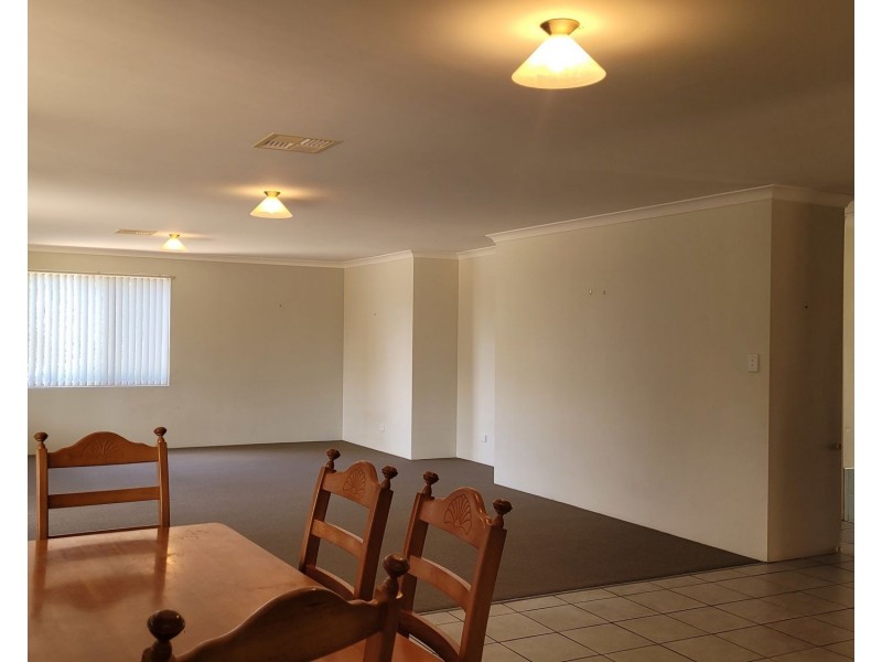 208 Almond Ave, Bakers Hill WA 6562