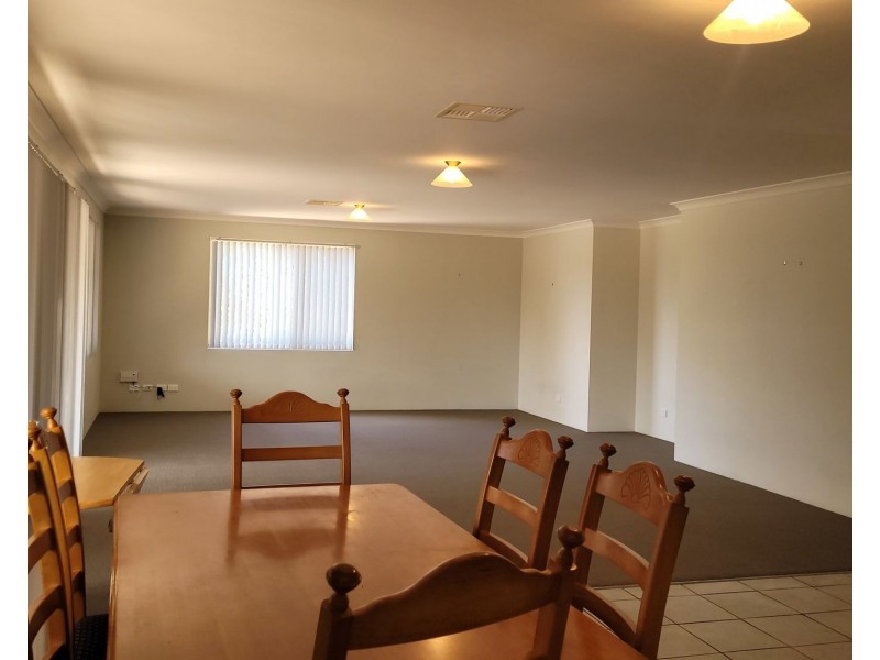 208 Almond Ave, Bakers Hill WA 6562