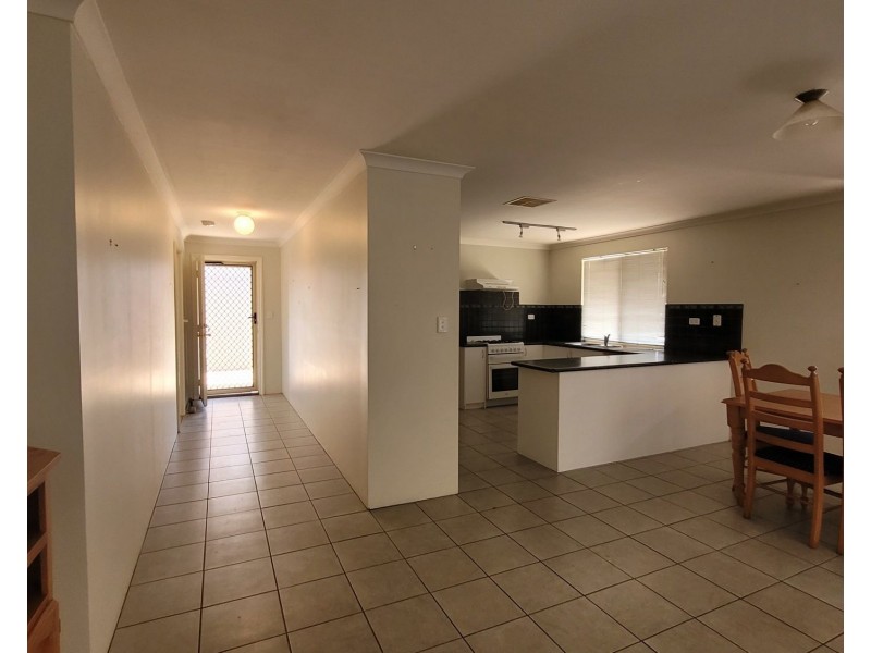 208 Almond Ave, Bakers Hill WA 6562