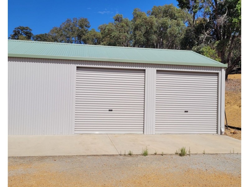 208 Almond Ave, Bakers Hill WA 6562