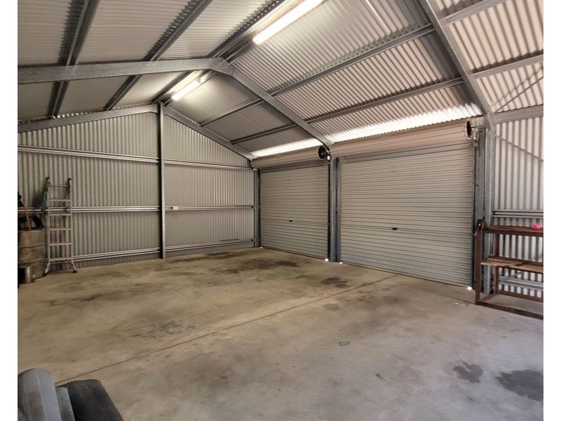 208 Almond Ave, Bakers Hill WA 6562