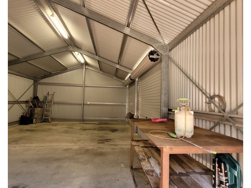 208 Almond Ave, Bakers Hill WA 6562