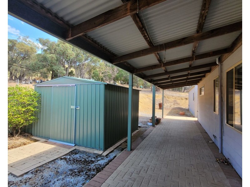 208 Almond Ave, Bakers Hill WA 6562