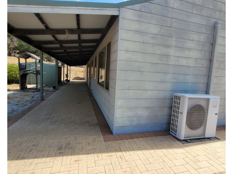 208 Almond Ave, Bakers Hill WA 6562