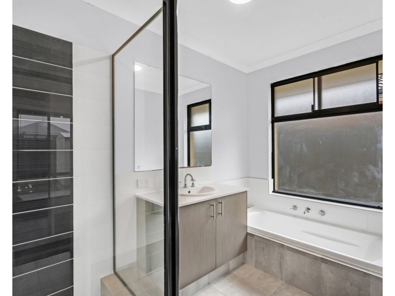 8 Mercury Tce, Byford WA 6122