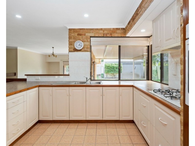 10 Cederdale Way, Safety Bay WA 6169