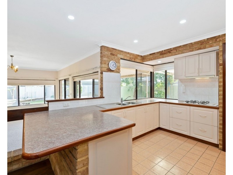 10 Cederdale Way, Safety Bay WA 6169