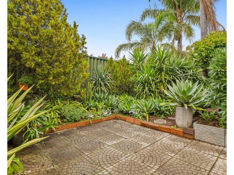 10 Fordred, Parmelia WA 6167