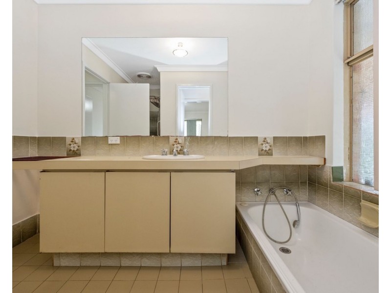 8 Atherton Close, Greenfields WA 6210