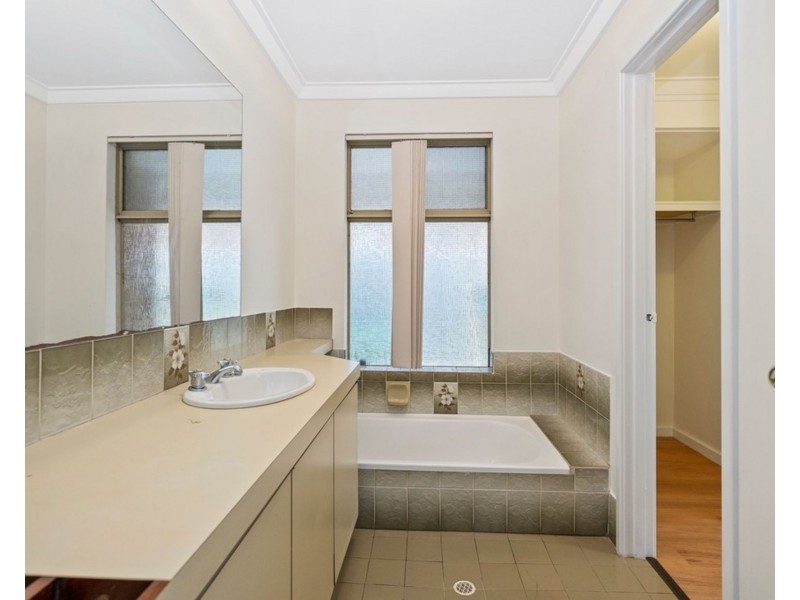 8 Atherton Close, Greenfields WA 6210