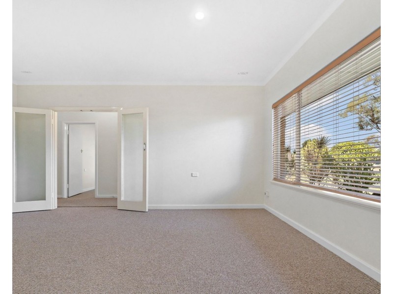 2 Gillark Street, Dudley Park WA 6210