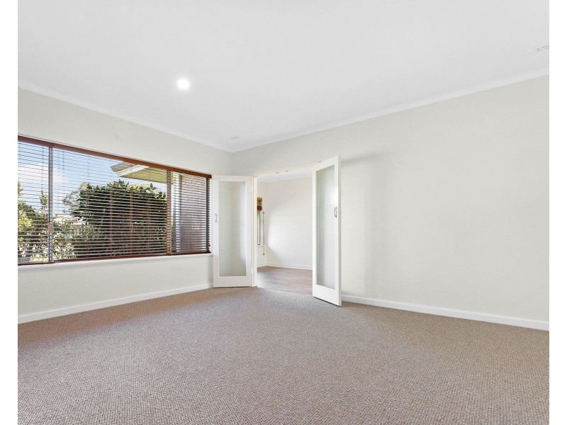 2 Gillark Street, Dudley Park WA 6210