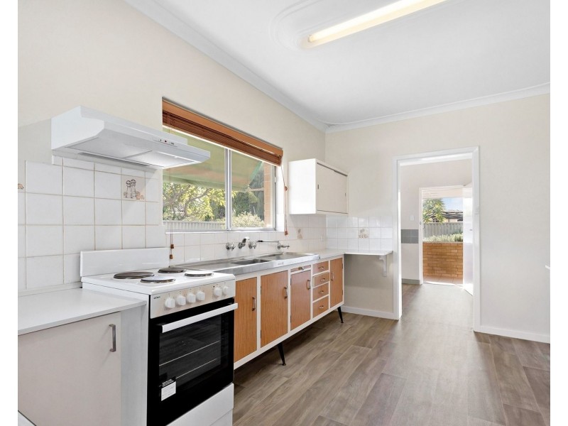 2 Gillark Street, Dudley Park WA 6210