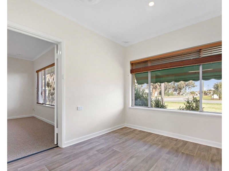 2 Gillark Street, Dudley Park WA 6210