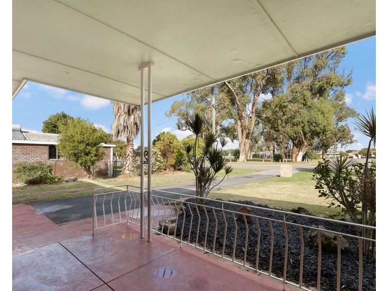 2 Gillark Street, Dudley Park WA 6210
