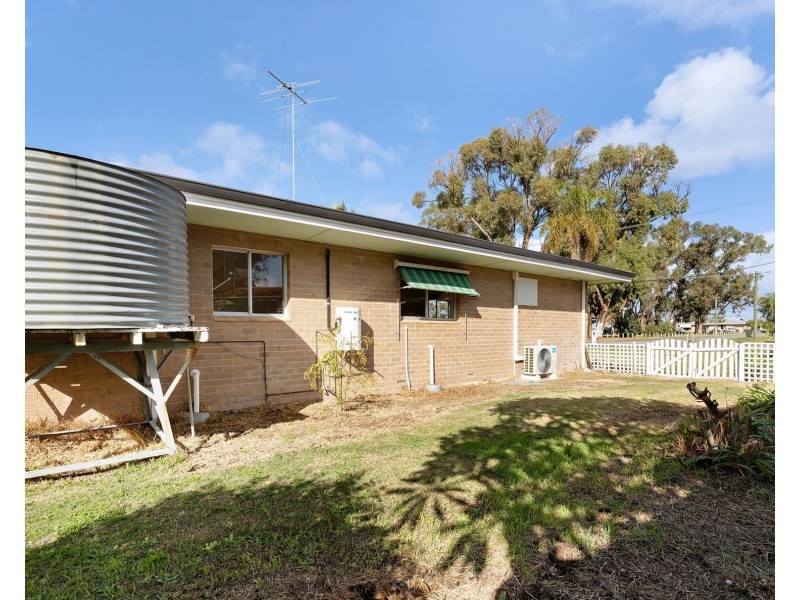 2 Gillark Street, Dudley Park WA 6210