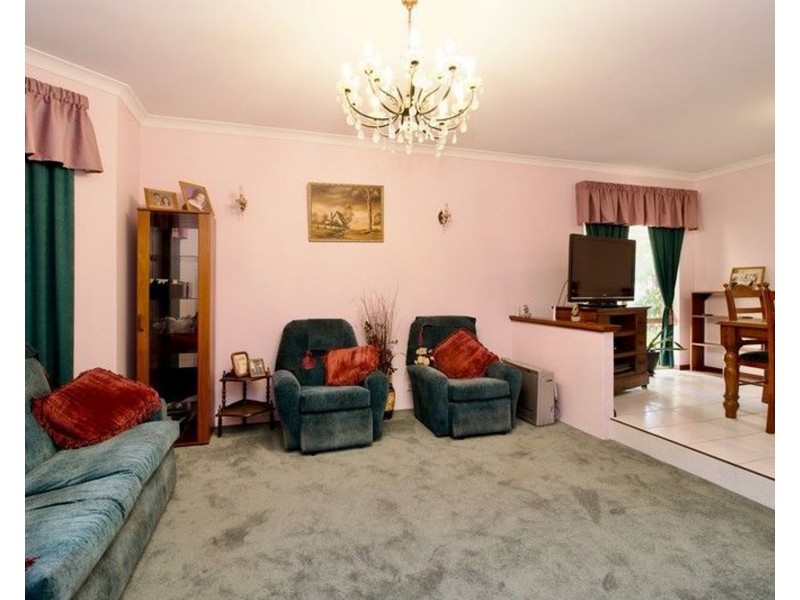 8 Glenway Loop, Cooloongup WA 6168