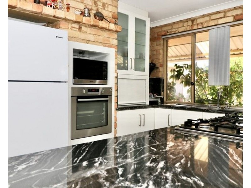 8 Glenway Loop, Cooloongup WA 6168