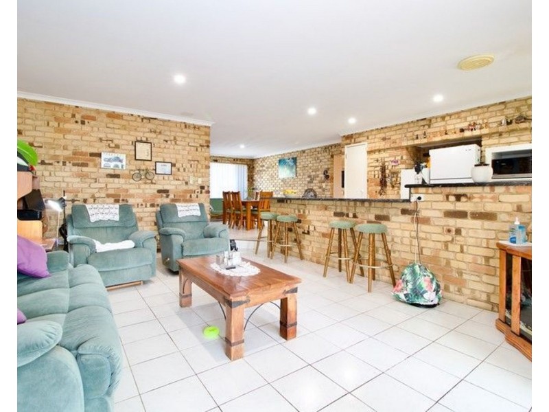 8 Glenway Loop, Cooloongup WA 6168