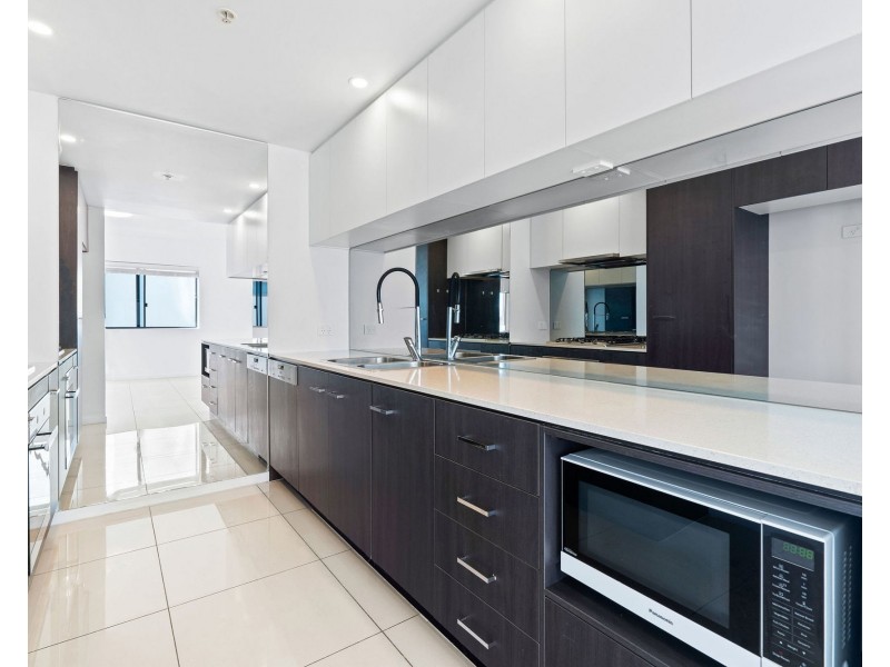 2704/25-31 East Quay Drive, Biggera Waters QLD 4216