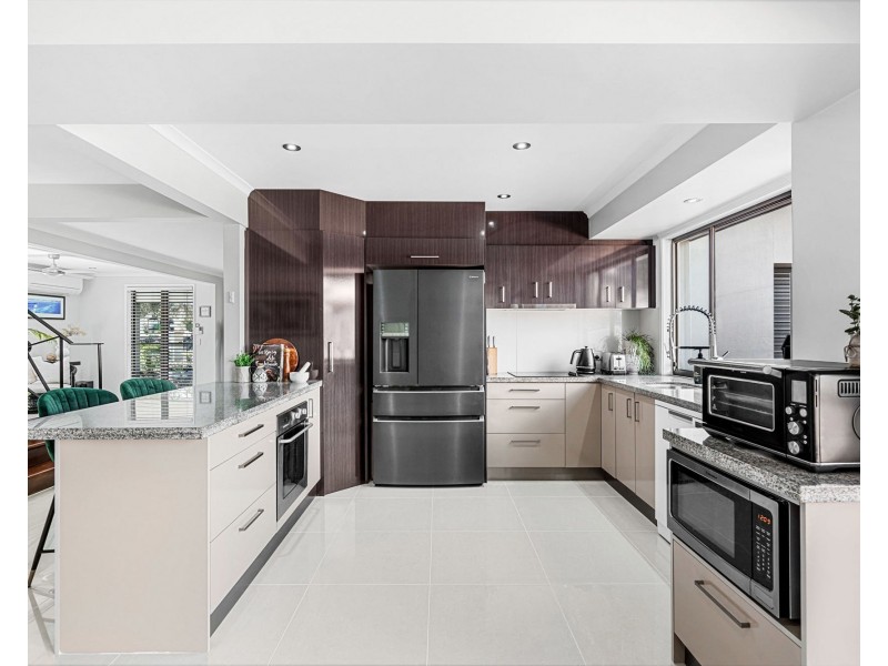 4 Joseph Place, Ormiston QLD 4160