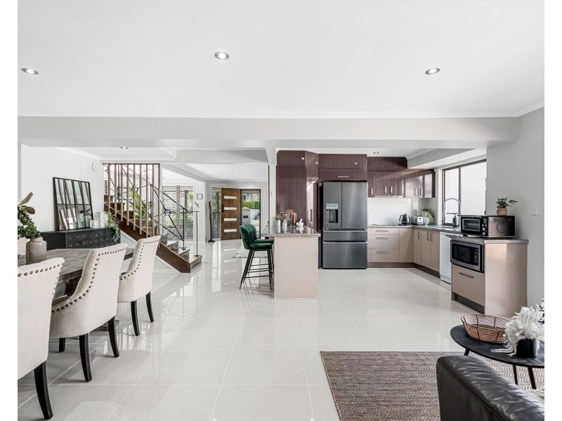 4 Joseph Place, Ormiston QLD 4160