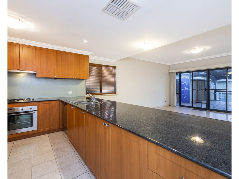 11/3 Piccolo Place, Halls Head WA 6210