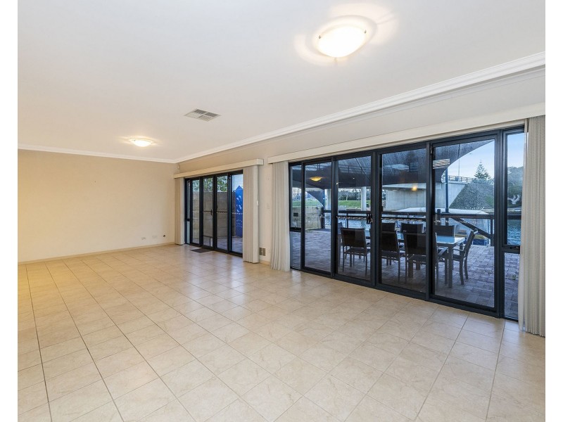 11/3 Piccolo Place, Halls Head WA 6210