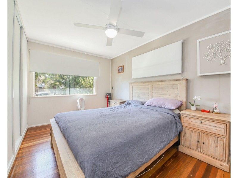 4 Hall Street, Brighton QLD 4017