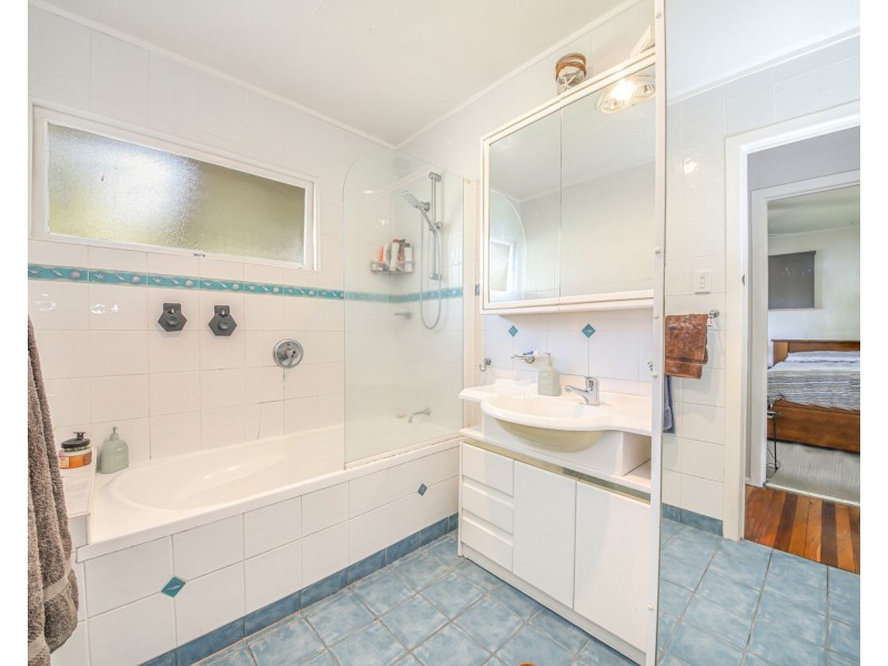 4 Hall Street, Brighton QLD 4017