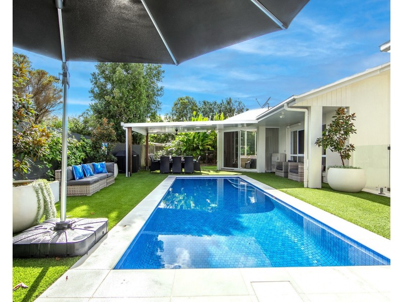 1 Undanbi Place, Pelican Waters QLD 4551