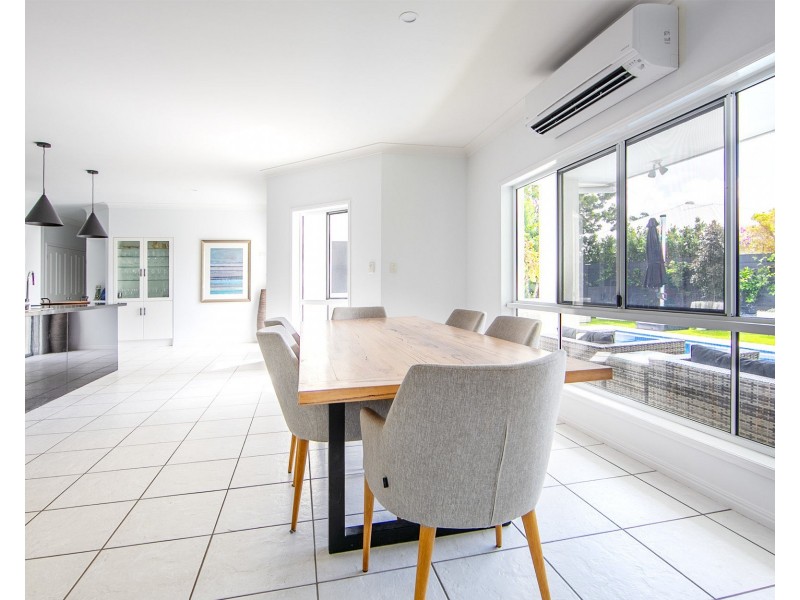 1 Undanbi Place, Pelican Waters QLD 4551