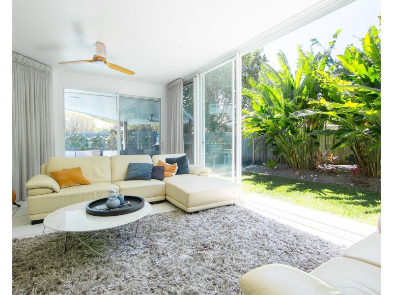 1 Undanbi Place, Pelican Waters QLD 4551