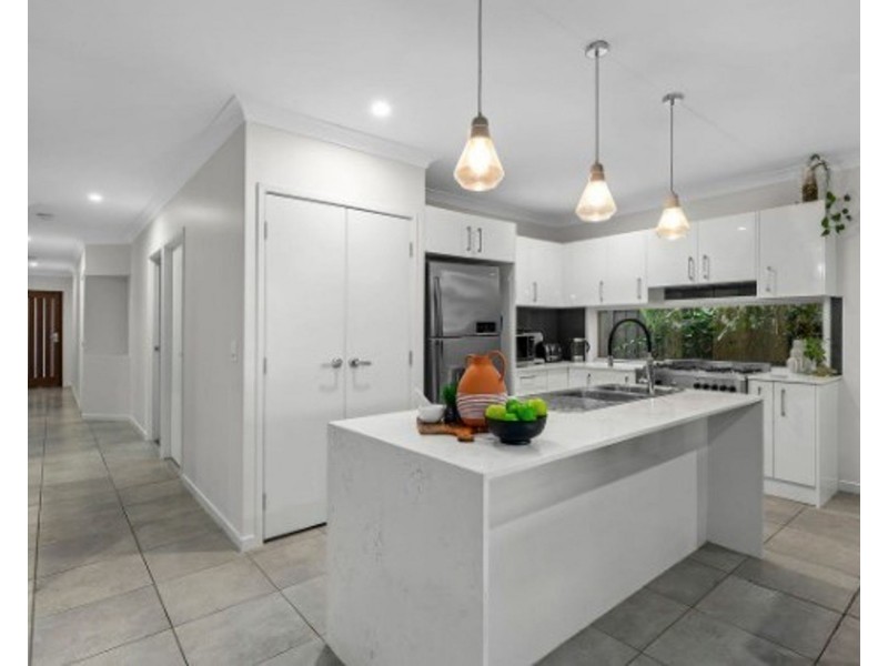 6 Premier Terrace, Bridgeman Downs QLD 4035