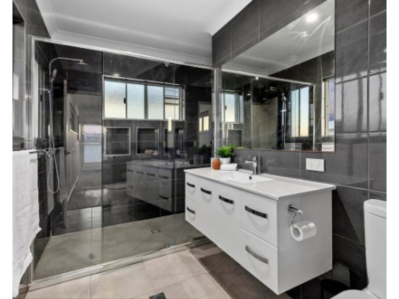 6 Premier Terrace, Bridgeman Downs QLD 4035