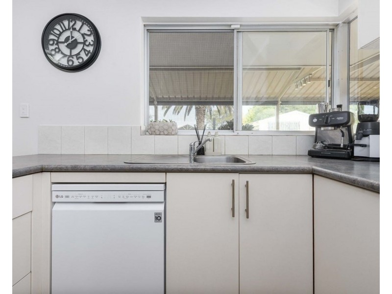 16 Kurrajong Road, Safety Bay WA 6169