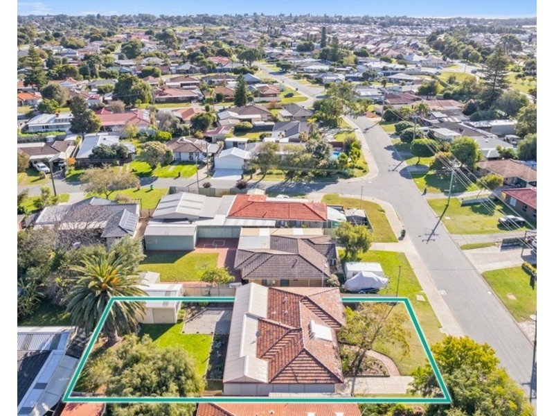 16 Kurrajong Road, Safety Bay WA 6169