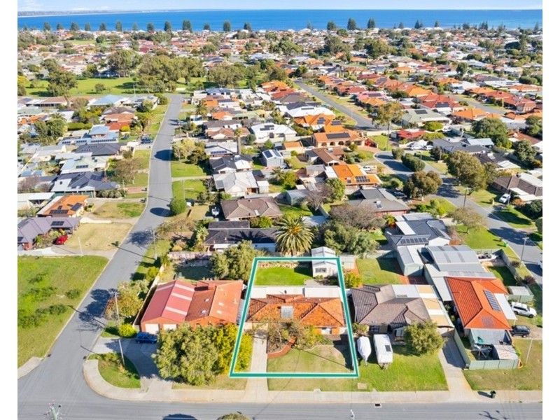 16 Kurrajong Road, Safety Bay WA 6169