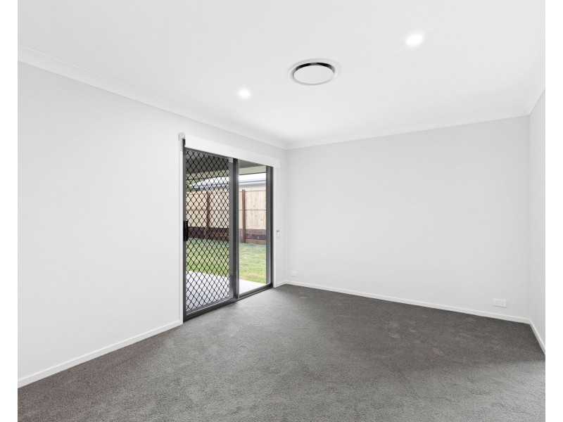 8 Mckellar Street, Rosewood QLD 4340