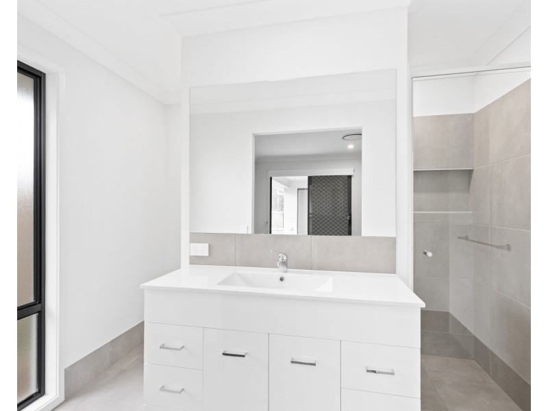 8 Mckellar Street, Rosewood QLD 4340